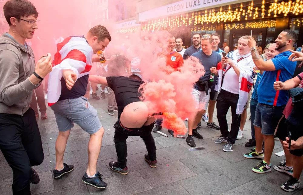 4_PAY-England-fans-walking-around-the-west-end-before-the-Euros-final-match-this-evening-between-England-a.webp